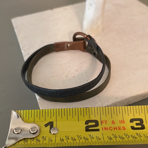 Leather fair trade bracelet with copper clasp. - Picture 5 of 5